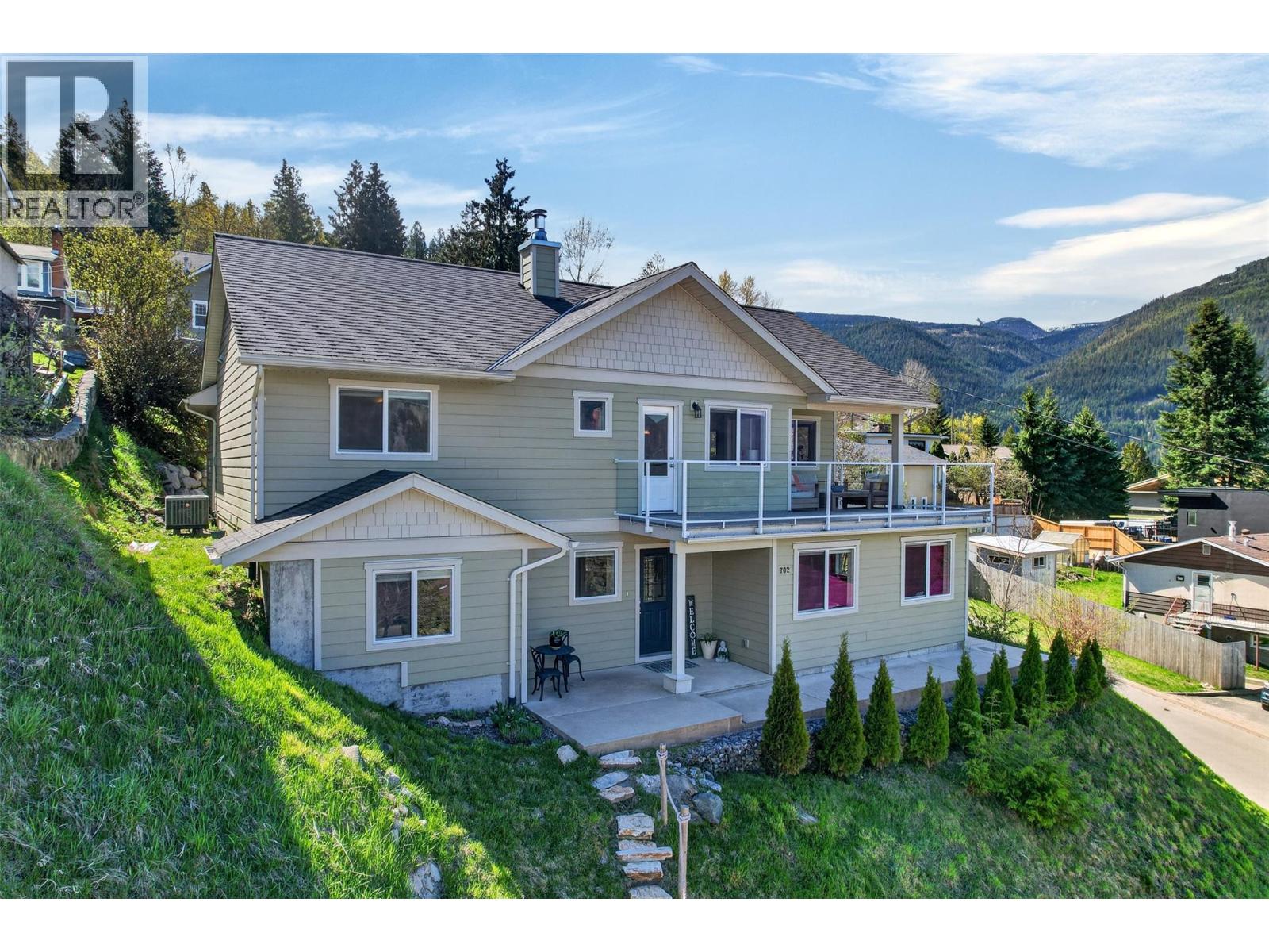 702 Richards Street, Nelson, British Columbia  V1L 5K6 - Photo 1 - 10385251