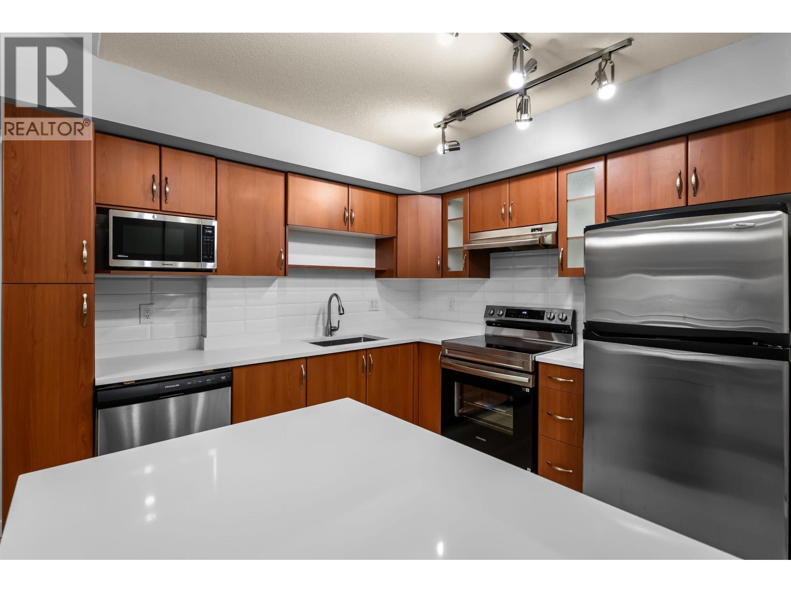 104 160 Shoreline Circle, Port Moody, British Columbia  V3H 0B2 - Photo 2 - R3117391