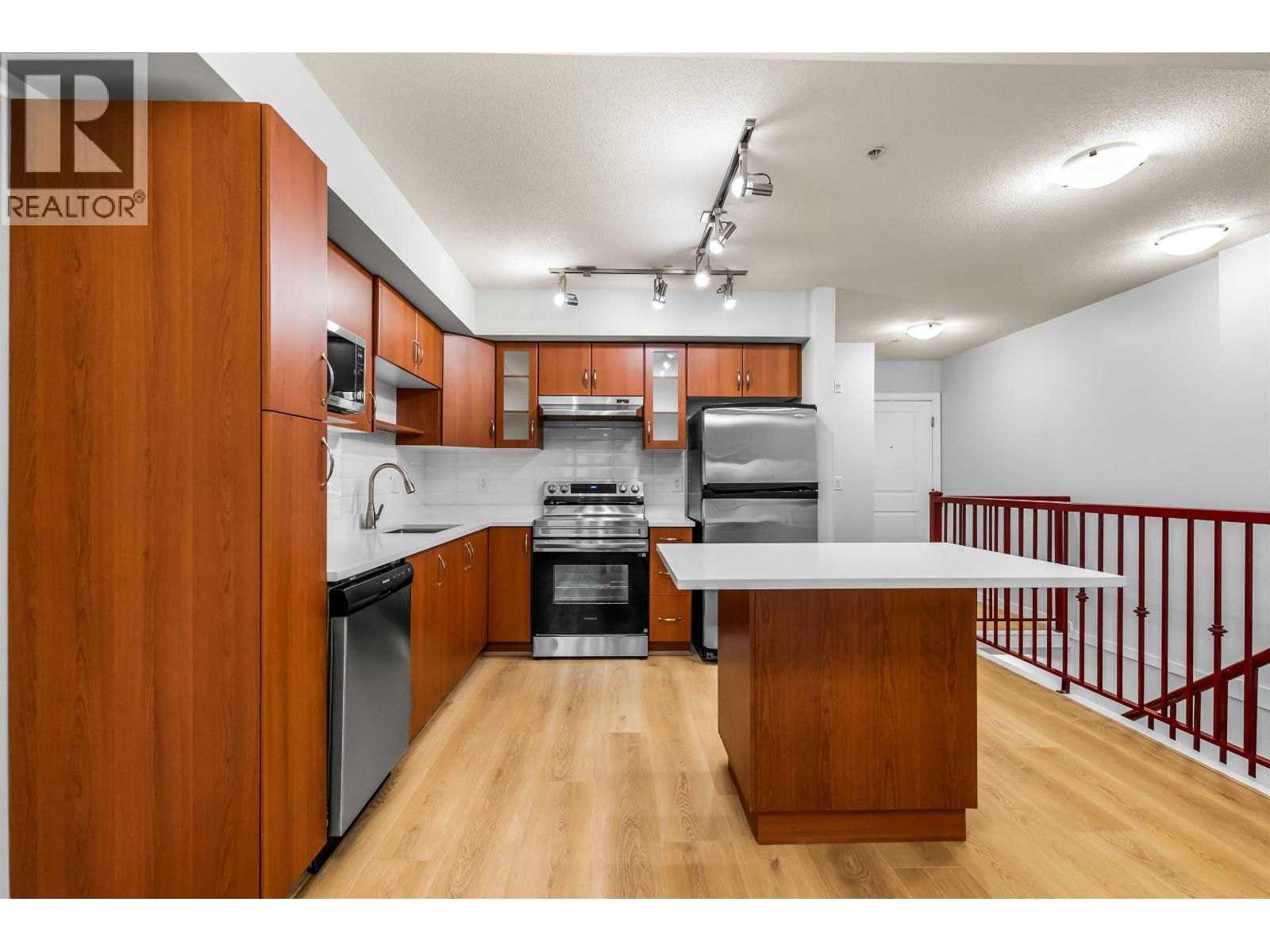 104 160 SHORELINE CIRCLE, Port Moody, British Columbia