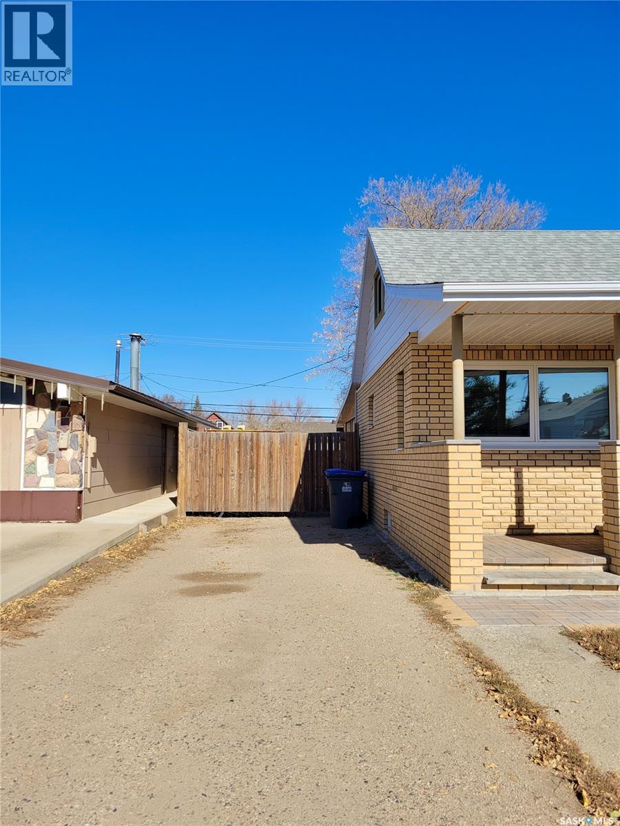 1517 3rd Street, Estevan, Saskatchewan  S4A 0S5 - Photo 3 - SK034469
