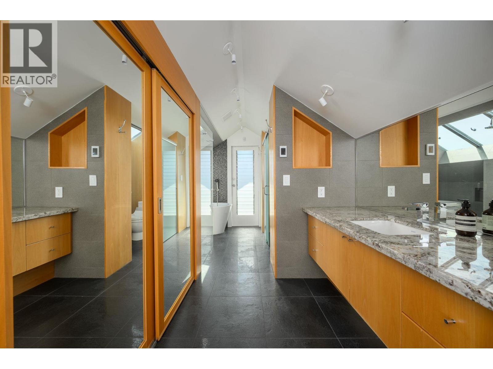 3262 W 1st Avenue, Vancouver, British Columbia  V6K 1H5 - Photo 22 - R3117250