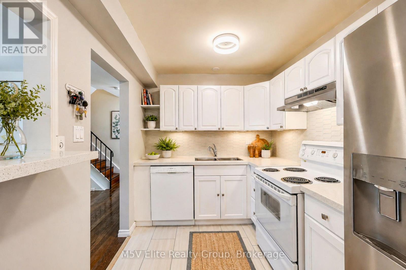 2 - 105 Dovedale Drive, Whitby, Ontario  L1N 1Z7 - Photo 6 - E13064416