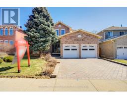 21 LARRATT LANE, Richmond Hill, Ontario
