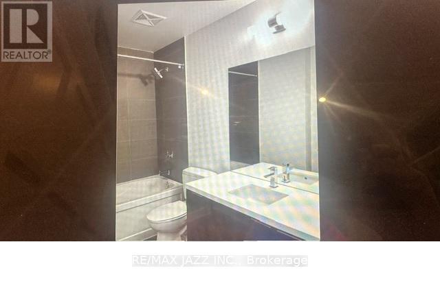 1709 - 8 Eglinton Avenue E, Toronto (Mount Pleasant West), Ontario  M4P 1A6 - Photo 2 - C13064518