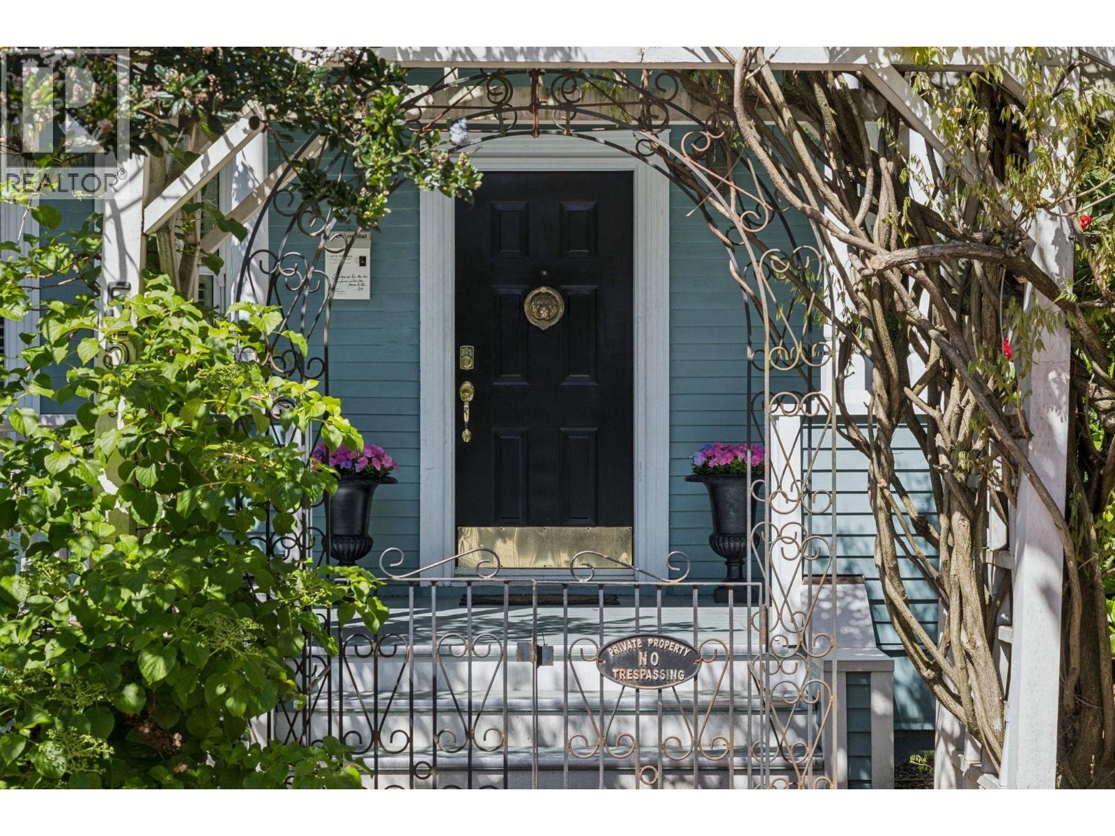 557 Lonsdale Avenue, North Vancouver, British Columbia  V7M 2G6 - Photo 2 - R3117614