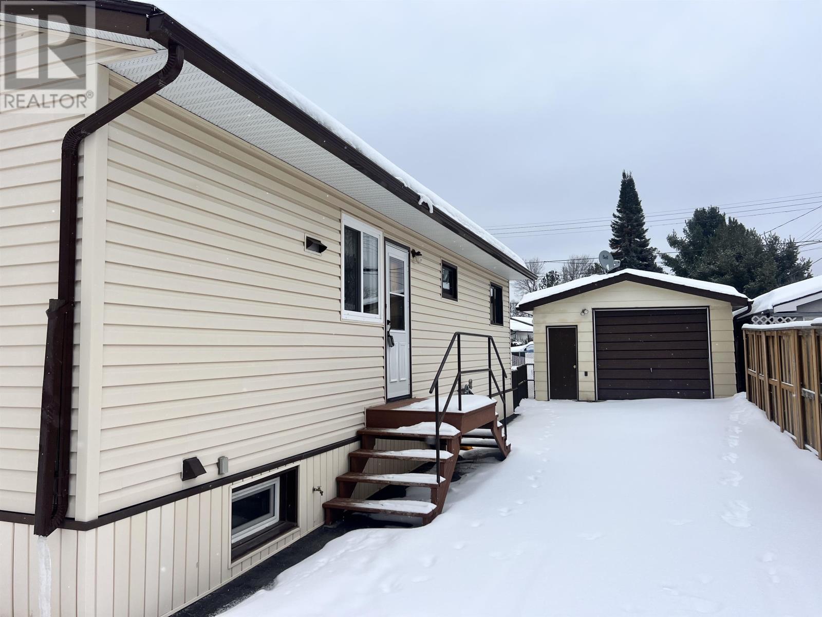 146 Pine Cres, Atikokan, Ontario  P0T 1C0 - Photo 2 - TB253169