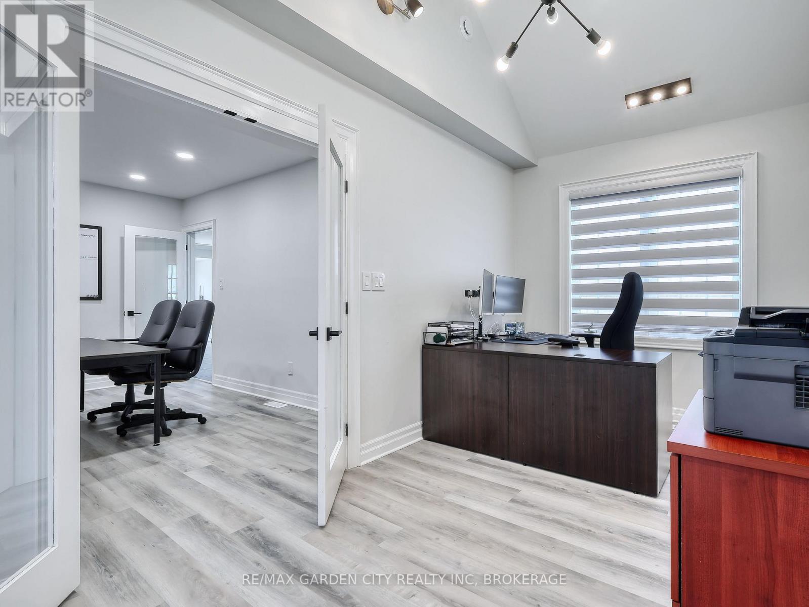 Main Floor Main Building - 141 Eastchester Avenue, St. Catharines, Ontario  L2P 2Z5 - Photo 11 - X13064534