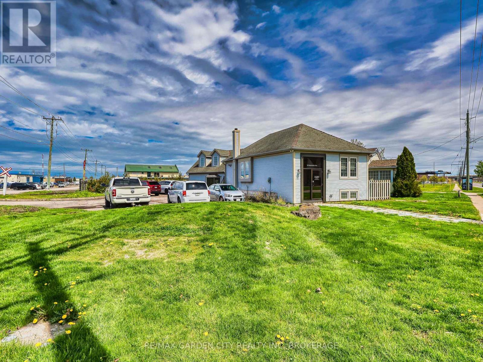 Main Floor Main Building - 141 Eastchester Avenue, St. Catharines, Ontario  L2P 2Z5 - Photo 21 - X13064534