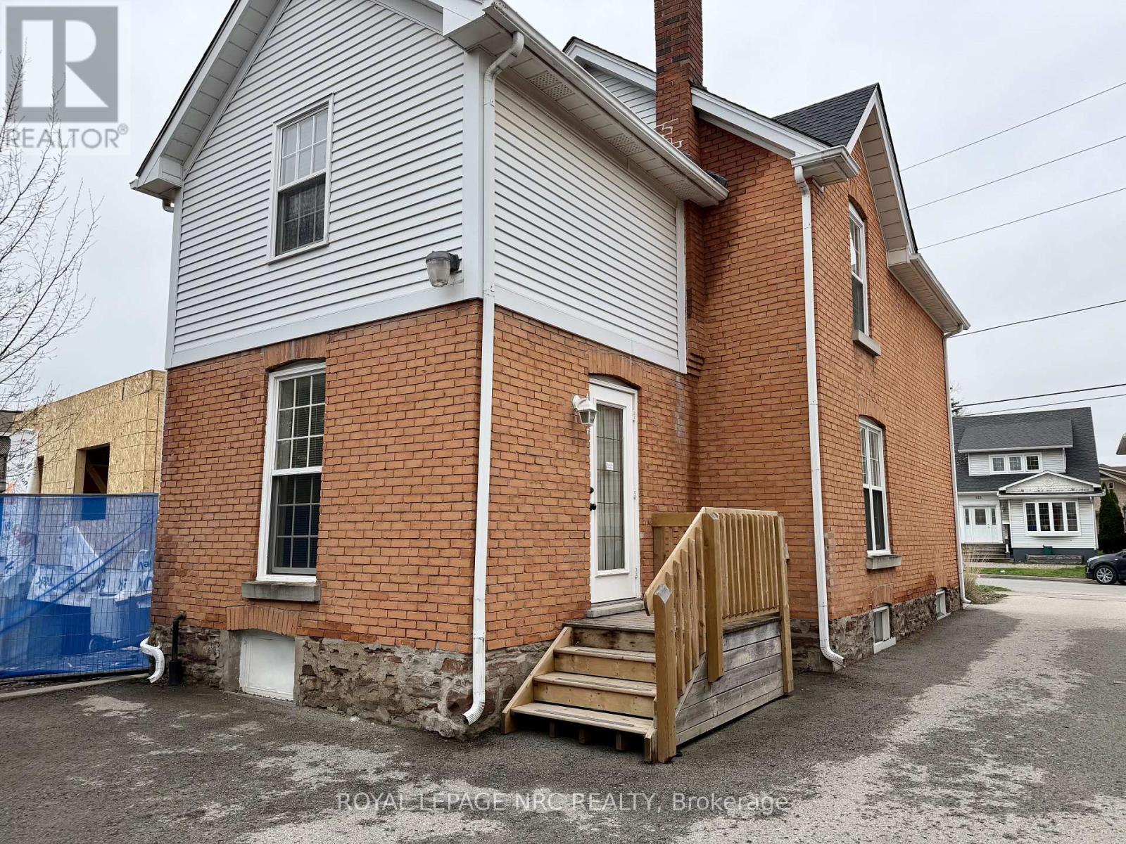 #1 - 128 Lake Street, St. Catharines, Ontario  L2R 5Y1 - Photo 4 - X13064676