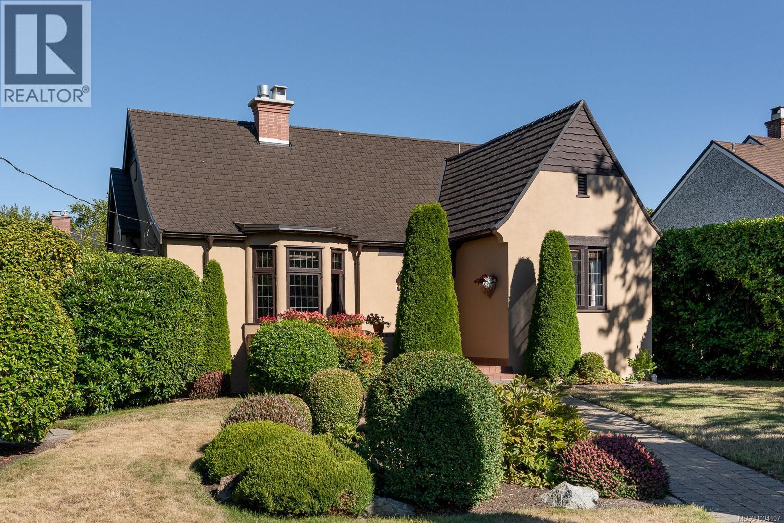 671 Linkleas Ave, Oak Bay, British Columbia  V8S 5C2 - Photo 1 - 1034107
