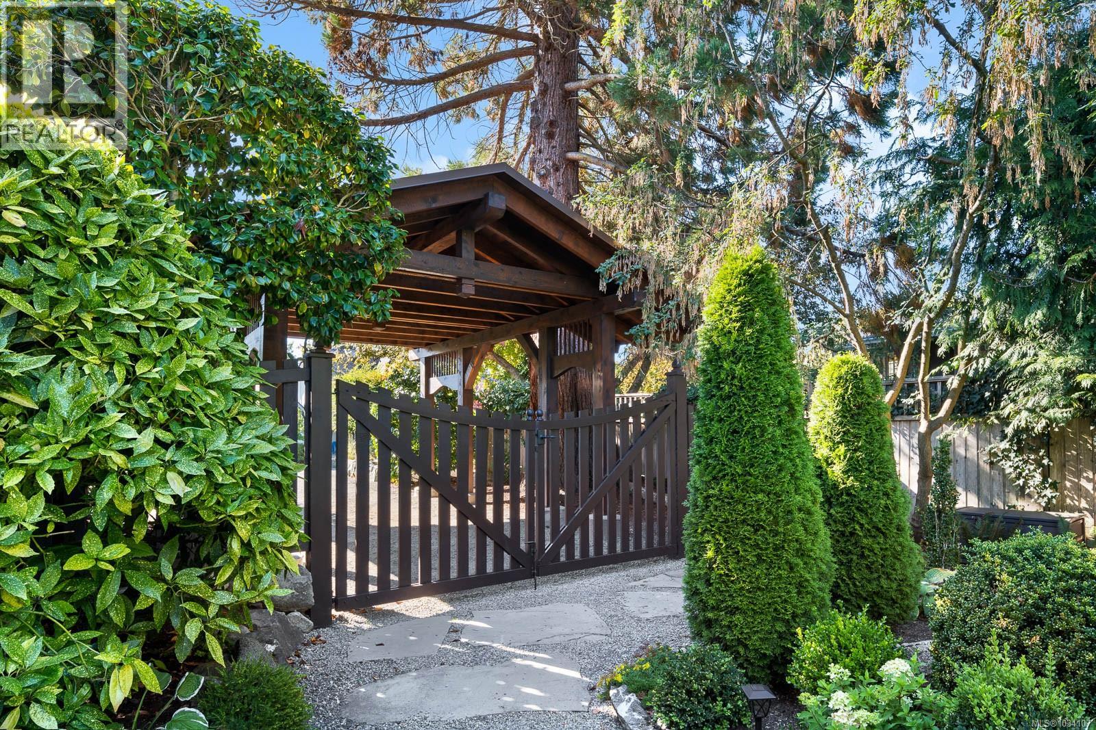 671 Linkleas Ave, Oak Bay, British Columbia  V8S 5C2 - Photo 33 - 1034107