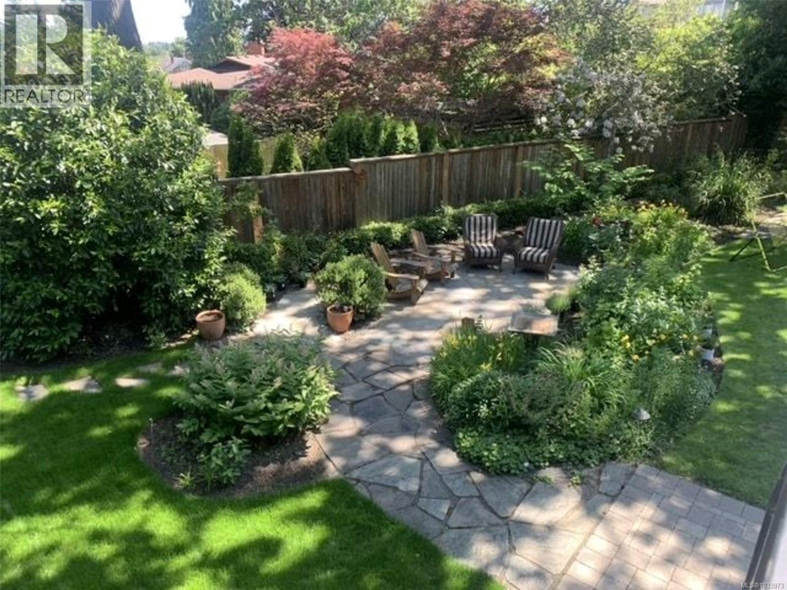 995 Terrace Ave, Victoria, British Columbia  V8S 3V2 - Photo 49 - 1033973