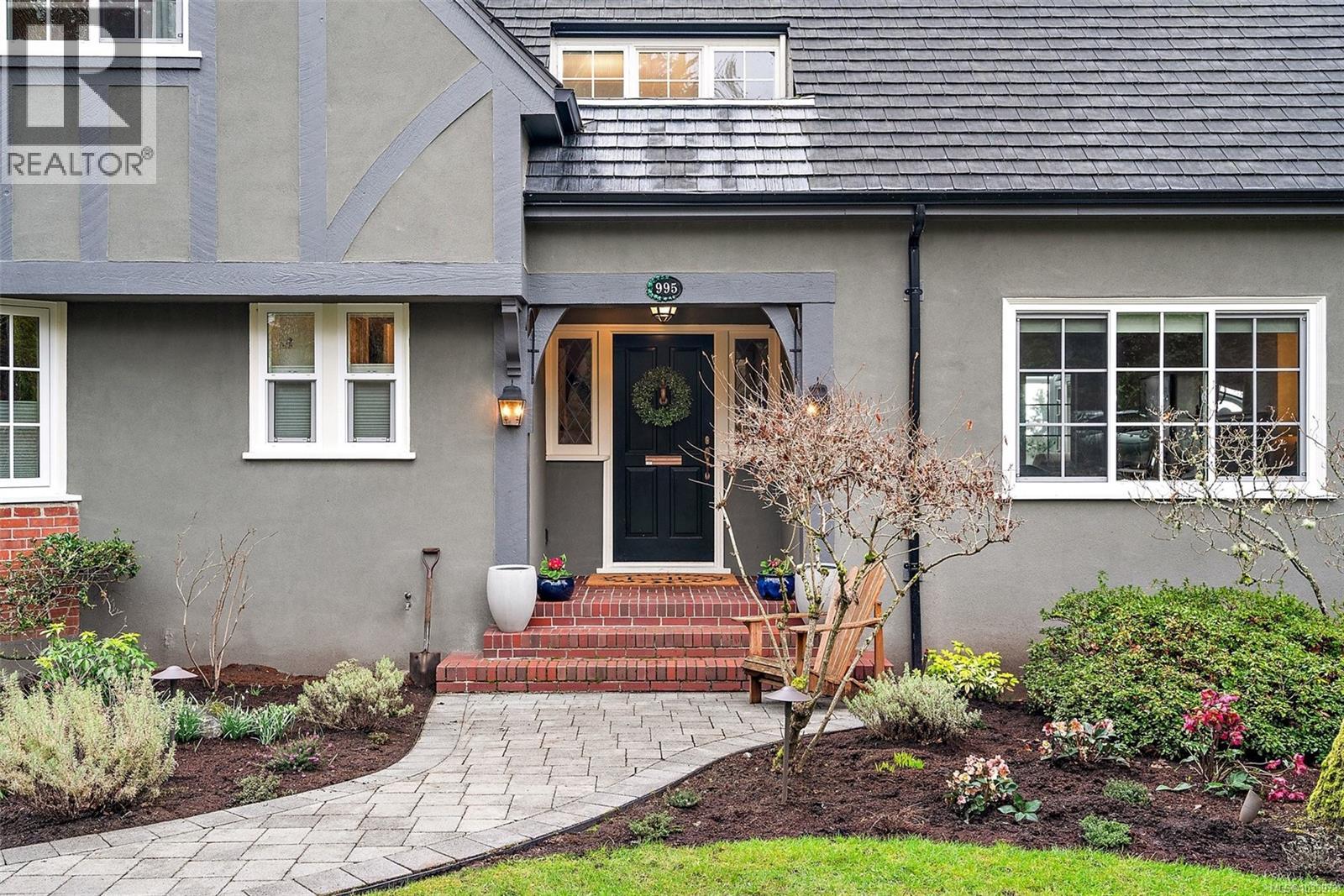 995 Terrace Ave, Victoria, British Columbia  V8S 3V2 - Photo 52 - 1033973