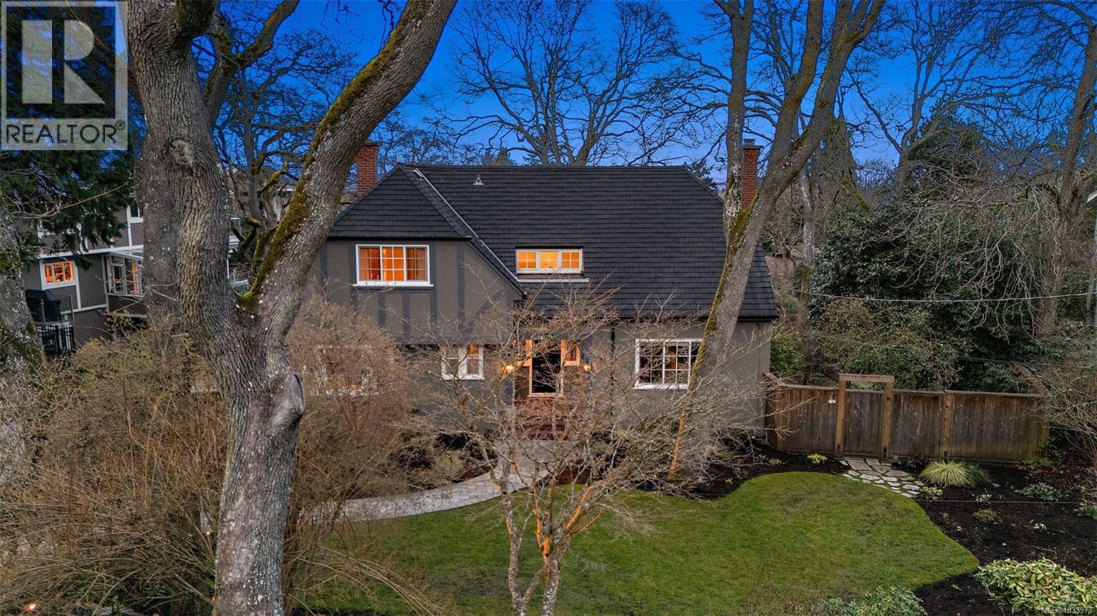 995 Terrace Ave, Victoria, British Columbia  V8S 3V2 - Photo 53 - 1033973