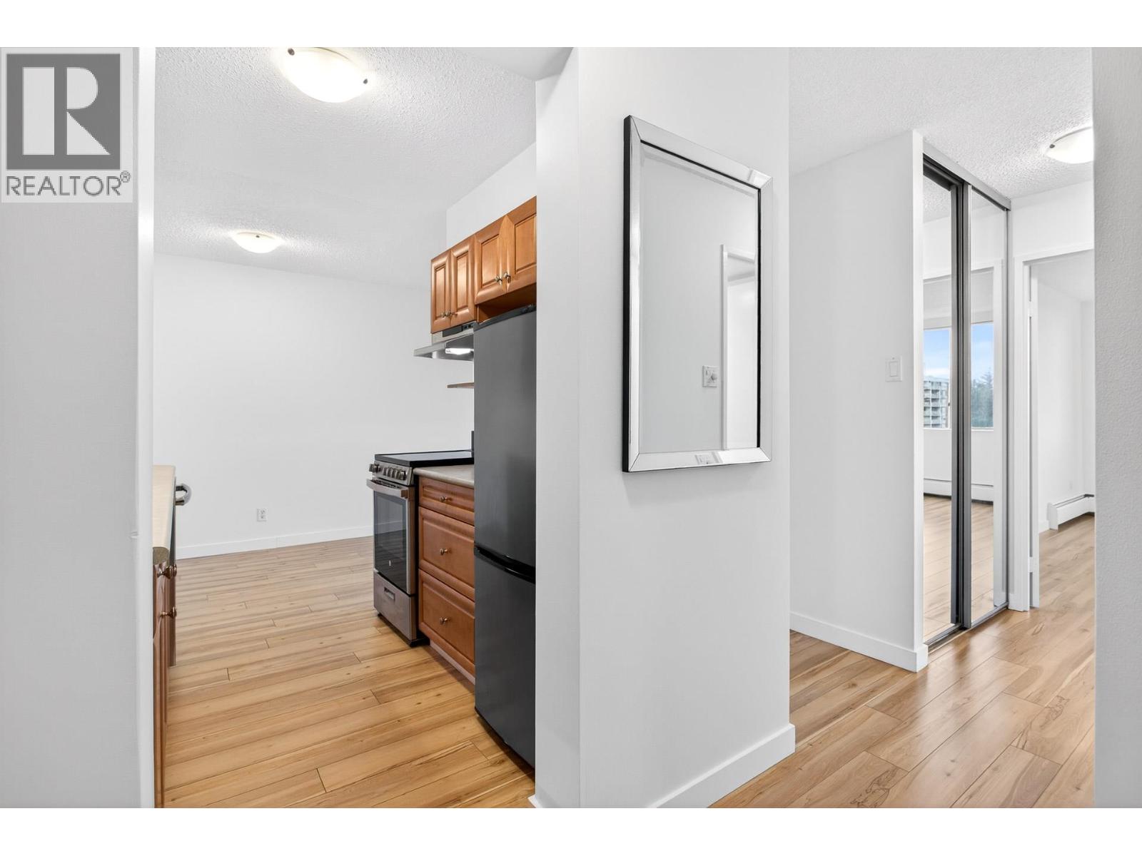 1306 2016 Fullerton Avenue, North Vancouver, British Columbia  V7N 3E9 - Photo 2 - R3117514