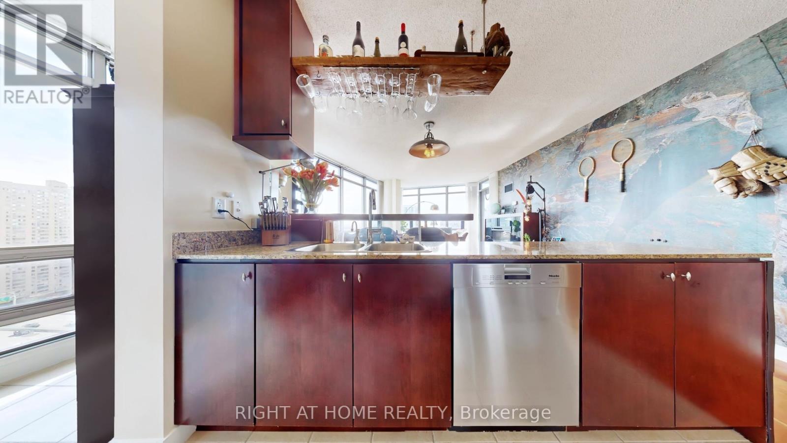 2102 - 5 Mariner Terrace, Toronto, Ontario  M5V 3V6 - Photo 17 - C13064546
