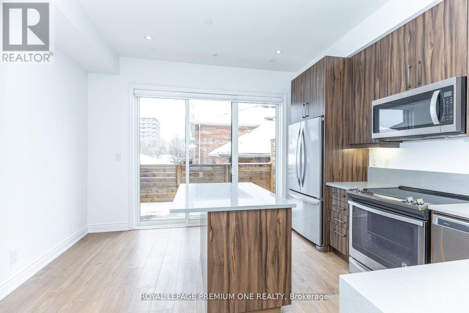 31 Salvador Allende Court, Toronto, Ontario  M6G 0A3 - Photo 10 - C13064640