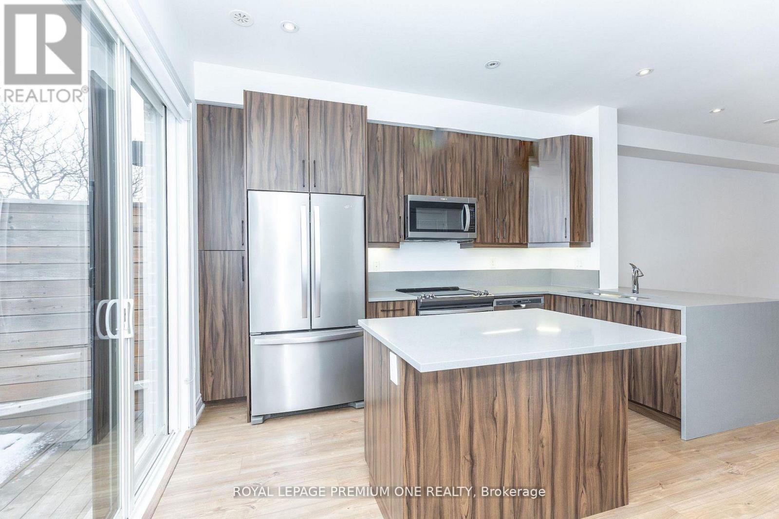 31 Salvador Allende Court, Toronto, Ontario  M6G 0A3 - Photo 11 - C13064640