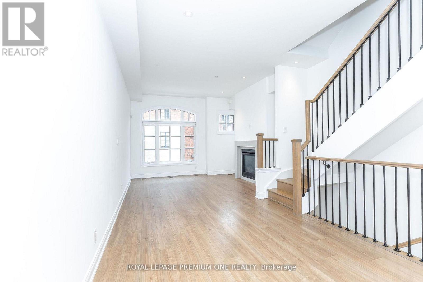 31 Salvador Allende Court, Toronto, Ontario  M6G 0A3 - Photo 14 - C13064640