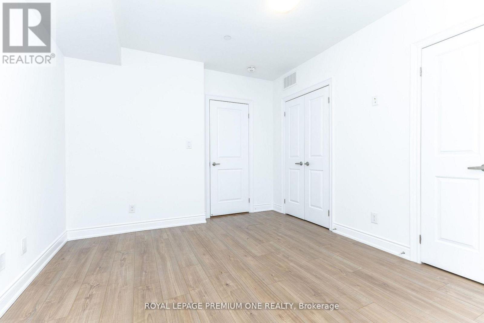 31 Salvador Allende Court, Toronto, Ontario  M6G 0A3 - Photo 18 - C13064640
