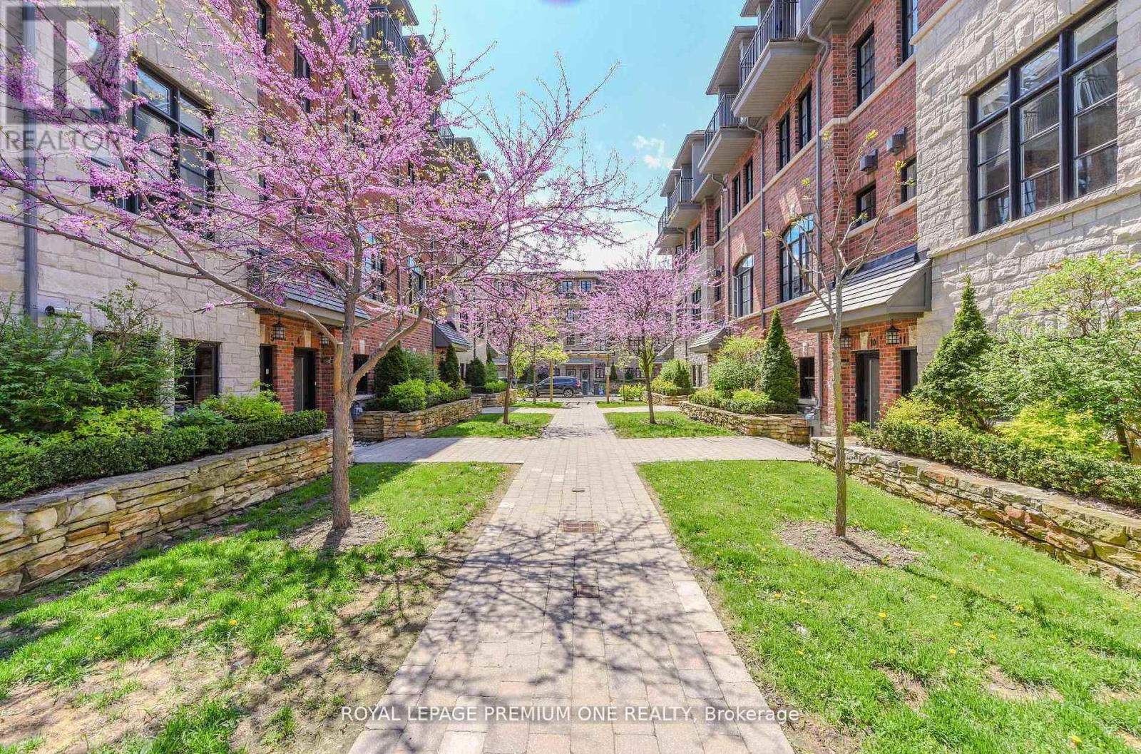 31 Salvador Allende Court, Toronto, Ontario  M6G 0A3 - Photo 2 - C13064640