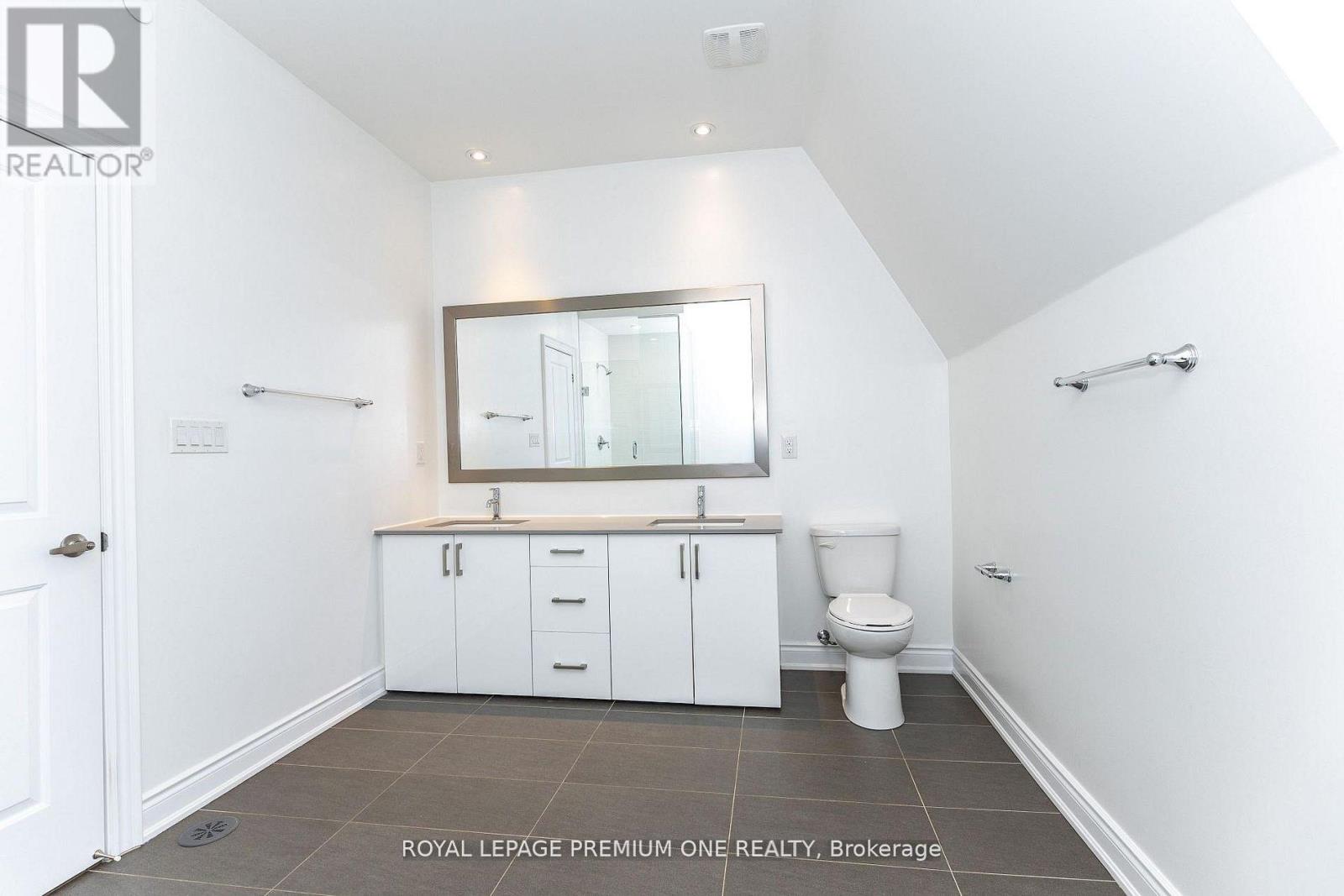 31 Salvador Allende Court, Toronto, Ontario  M6G 0A3 - Photo 32 - C13064640
