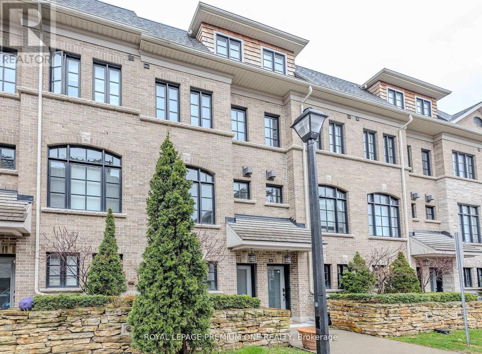 31 Salvador Allende Court, Toronto, Ontario  M6G 0A3 - Photo 5 - C13064640