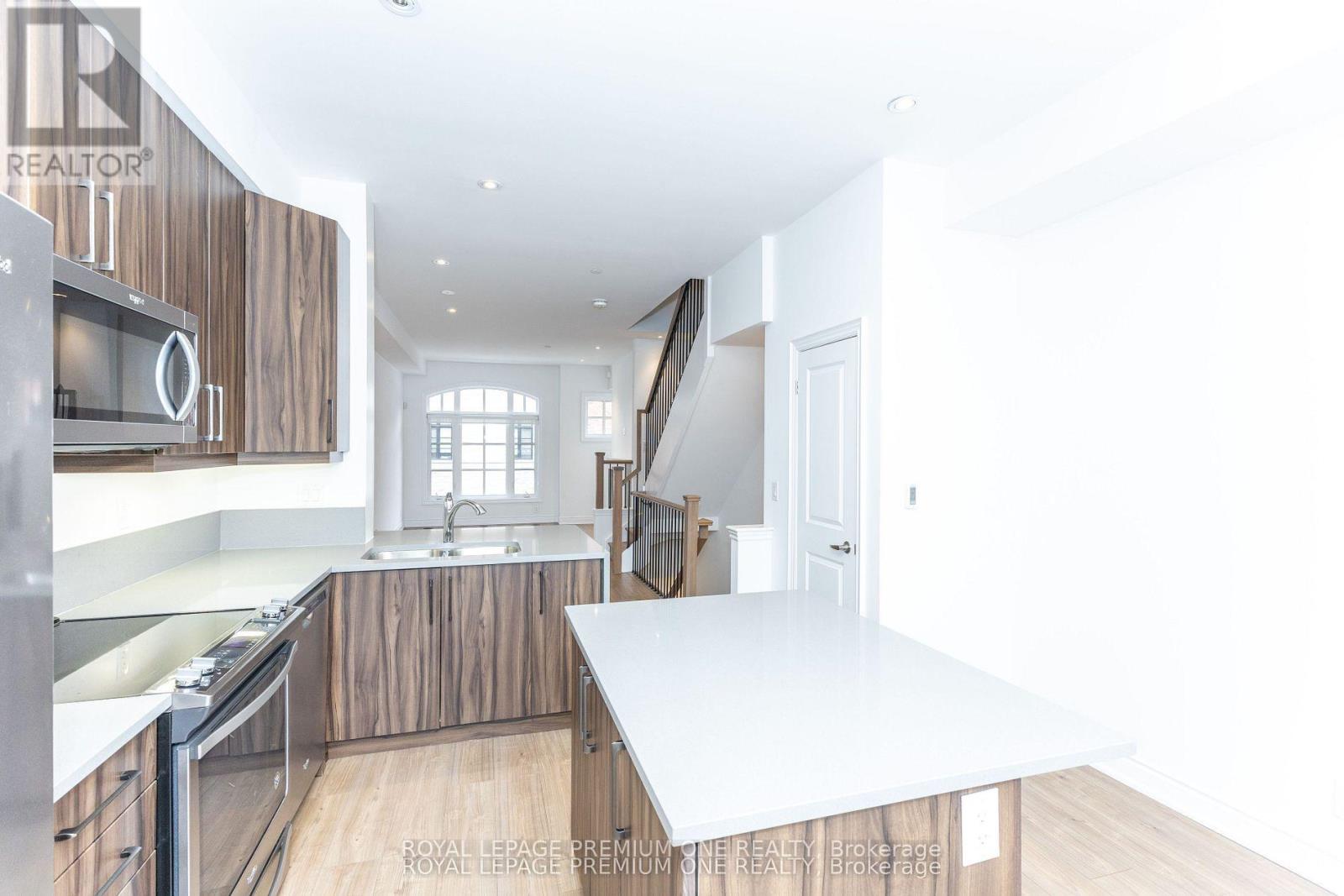 31 Salvador Allende Court, Toronto, Ontario  M6G 0A3 - Photo 6 - C13064640