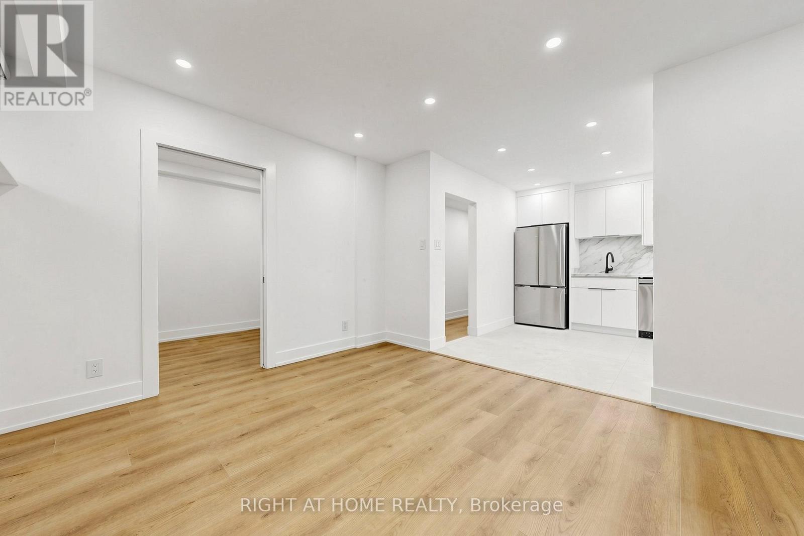 1 - 427 Lawrence Avenue W, Toronto, Ontario  M5M 1C3 - Photo 2 - C13064664