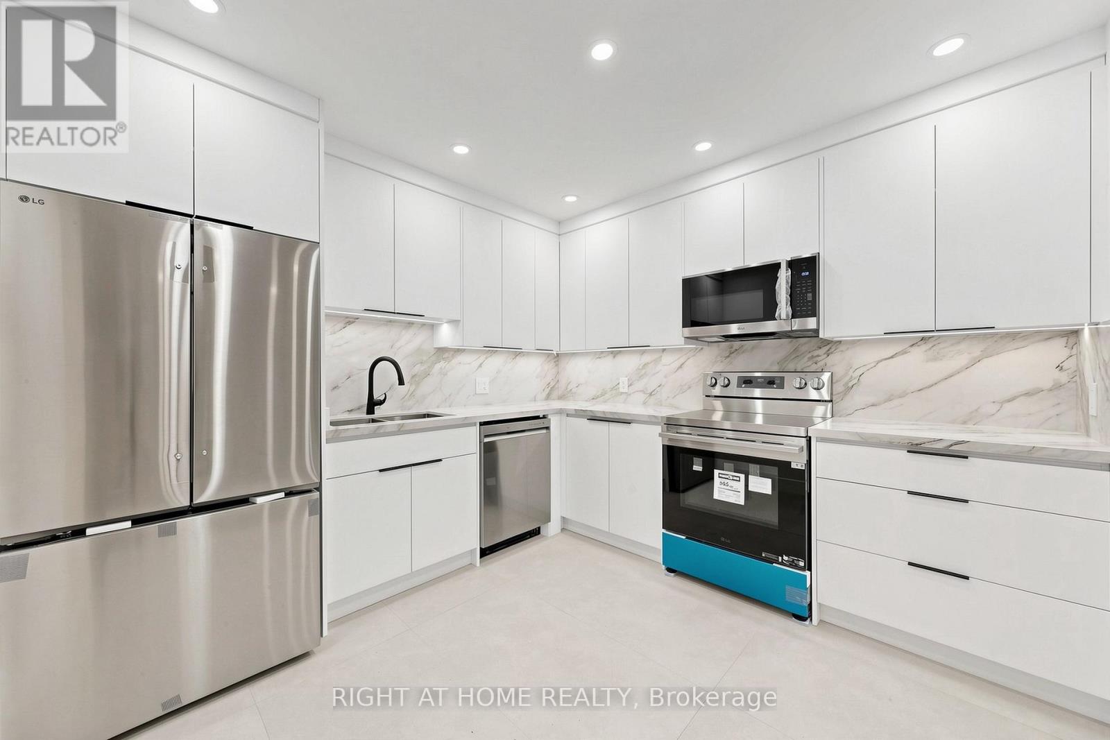 1 - 427 Lawrence Avenue W, Toronto, Ontario  M5M 1C3 - Photo 3 - C13064664