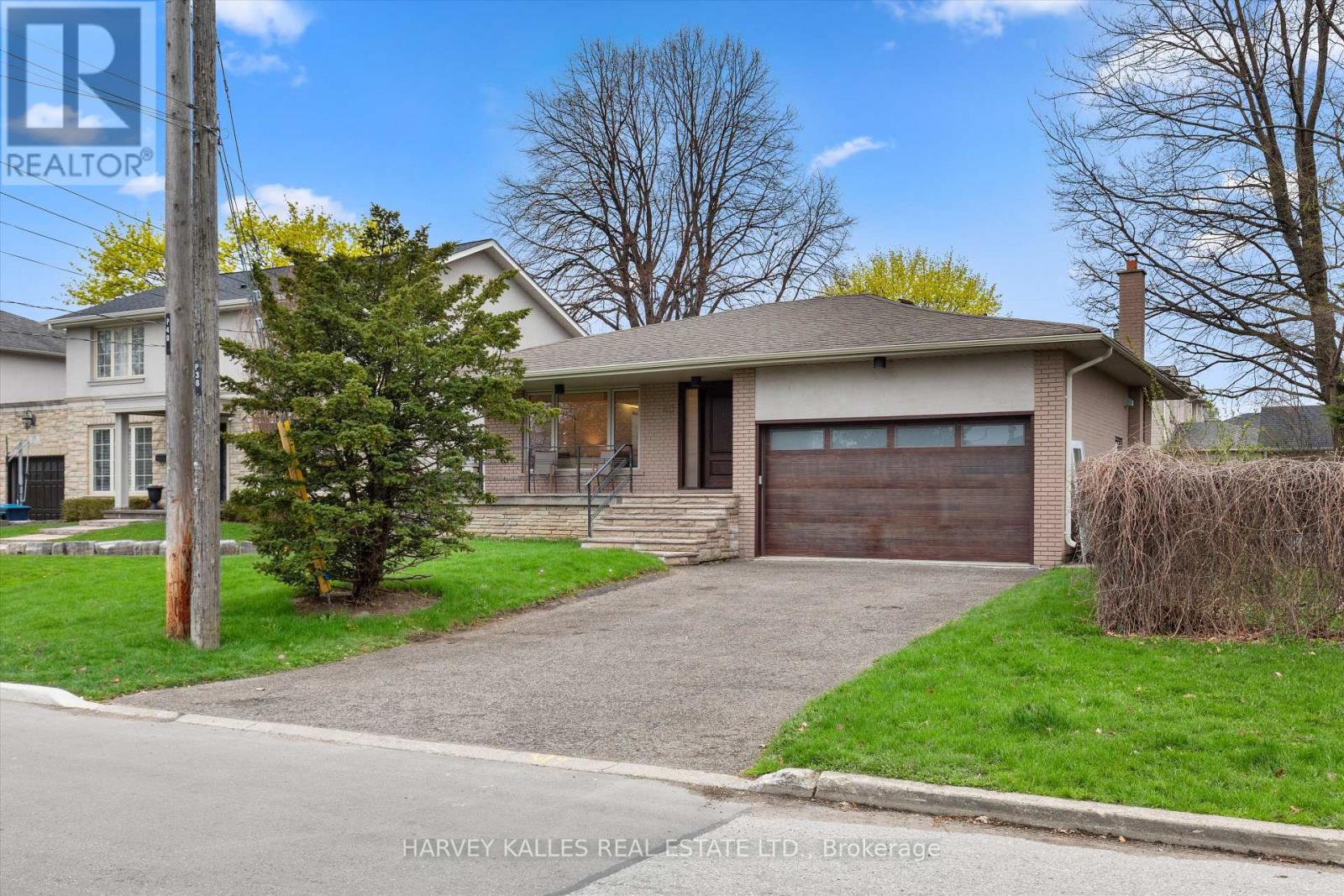 40 Bryant Street, Toronto, Ontario  M3H 5A1 - Photo 2 - C13064704
