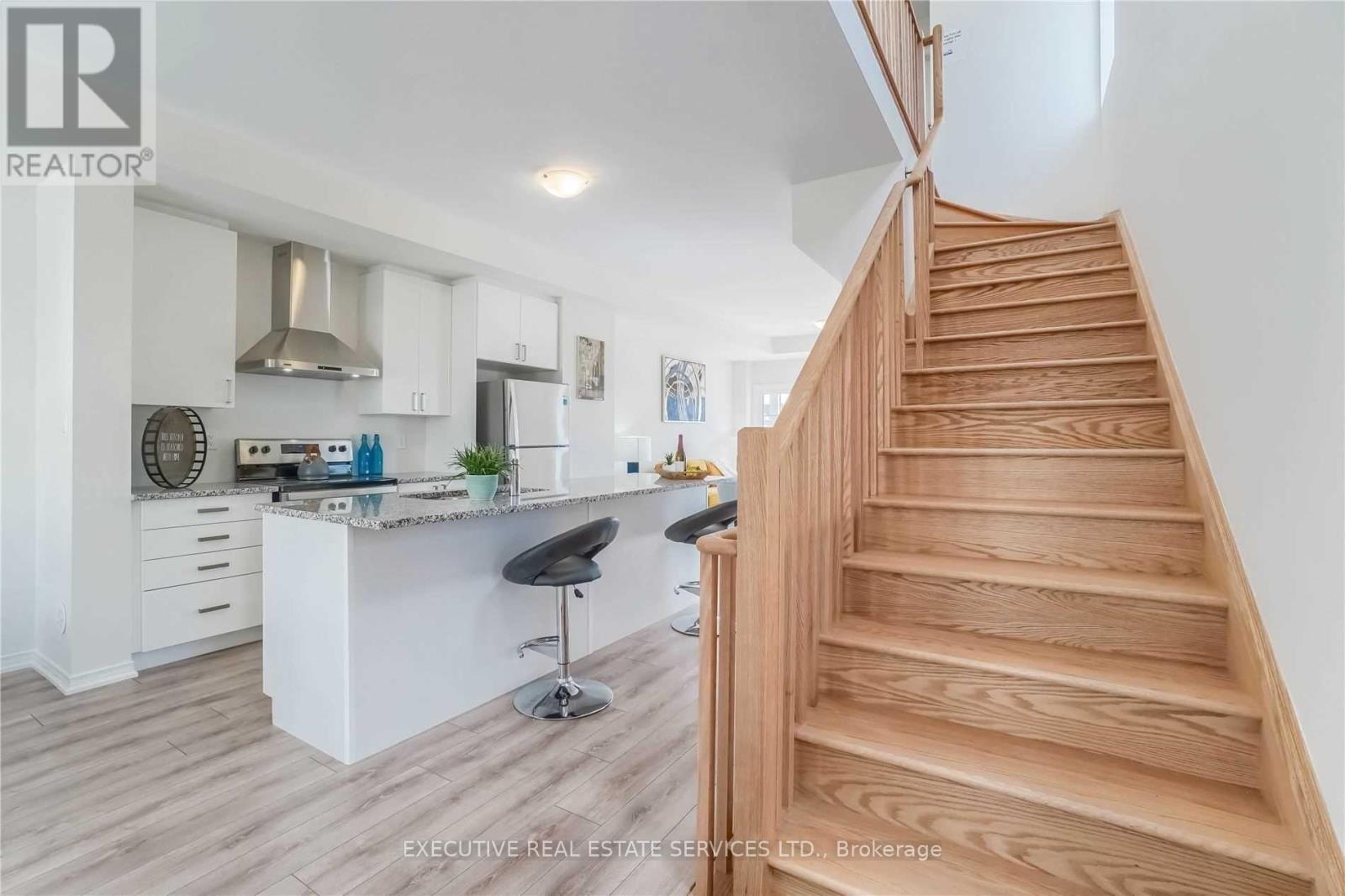 245 Royal Northern Path, Oshawa (Windfields), Ontario  L1L 0R6 - Photo 4 - E13064502