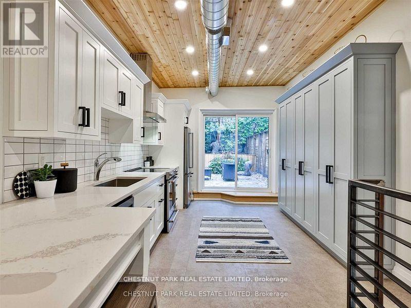 14 Allen Avenue, Toronto, Ontario  M4M 1T4 - Photo 10 - E13064566