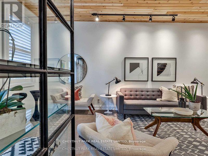 14 Allen Avenue, Toronto, Ontario  M4M 1T4 - Photo 7 - E13064566