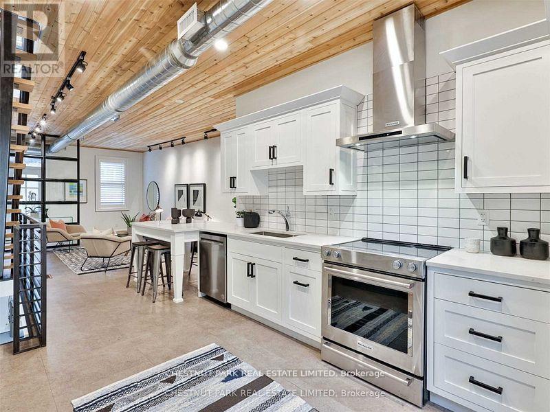 14 Allen Avenue, Toronto, Ontario  M4M 1T4 - Photo 9 - E13064566