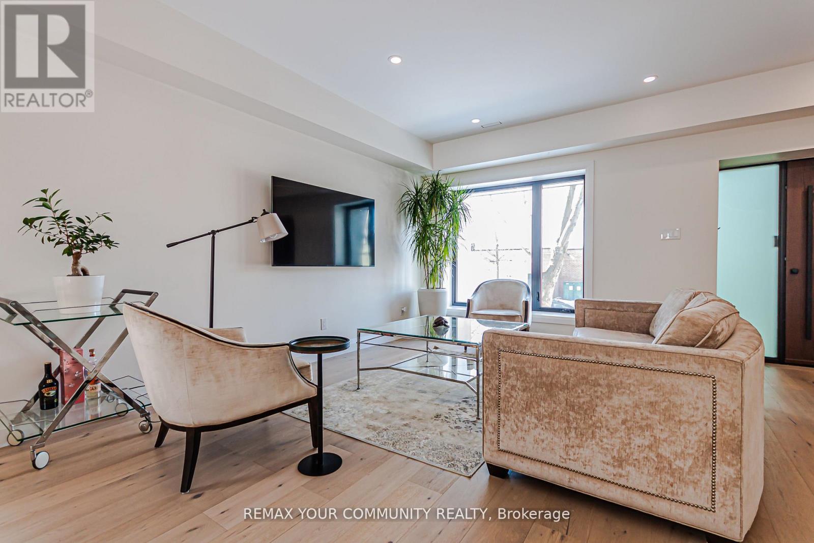 89 Gainsborough Road, Toronto, Ontario  M4L 3C3 - Photo 2 - E13064724
