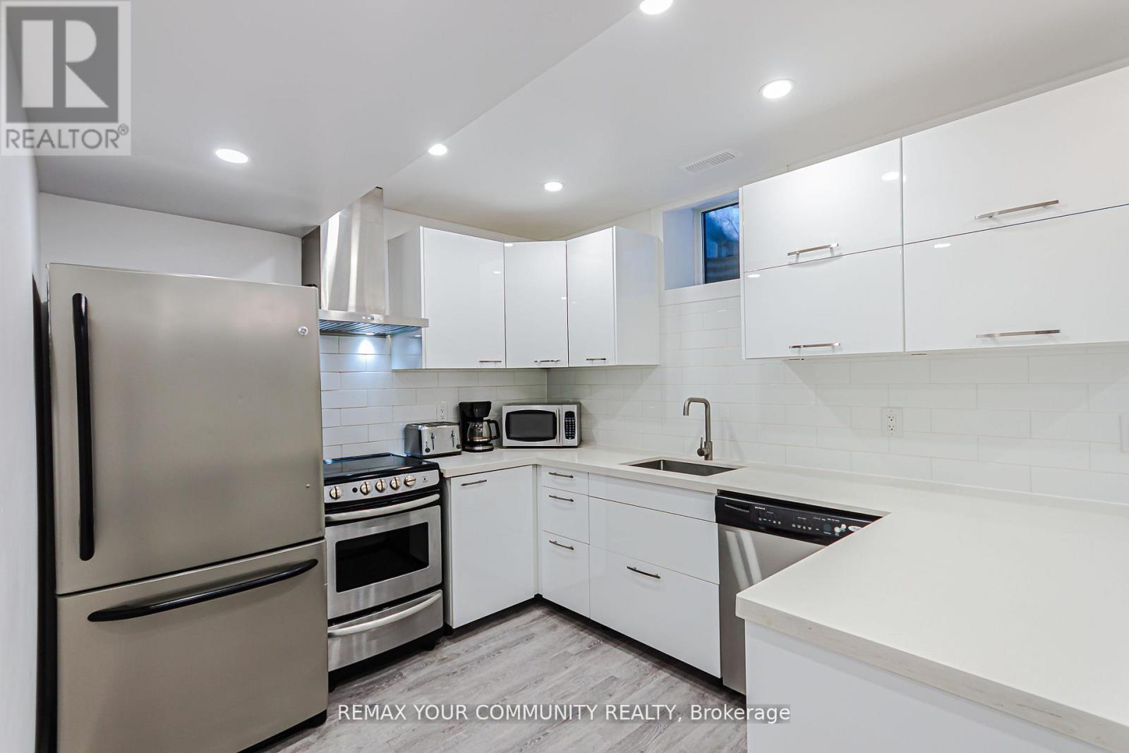 89 Gainsborough Road, Toronto, Ontario  M4L 3C3 - Photo 31 - E13064724