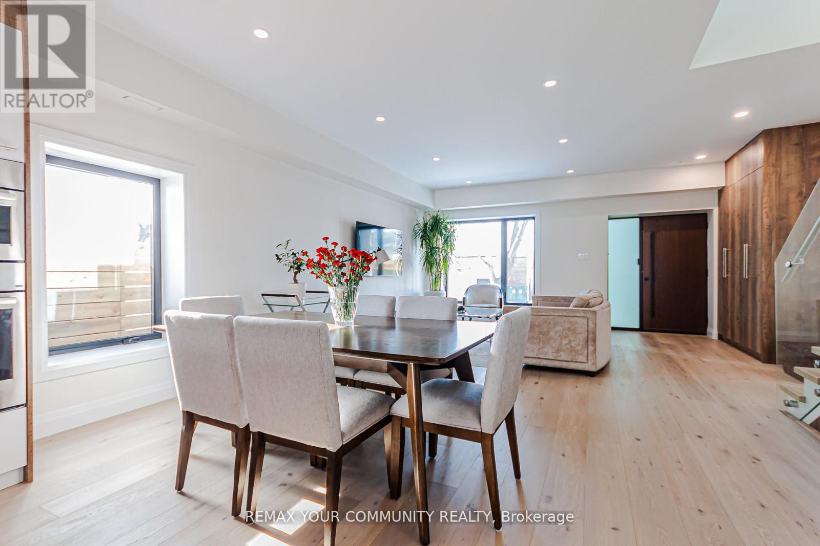 89 Gainsborough Road, Toronto, Ontario  M4L 3C3 - Photo 7 - E13064724