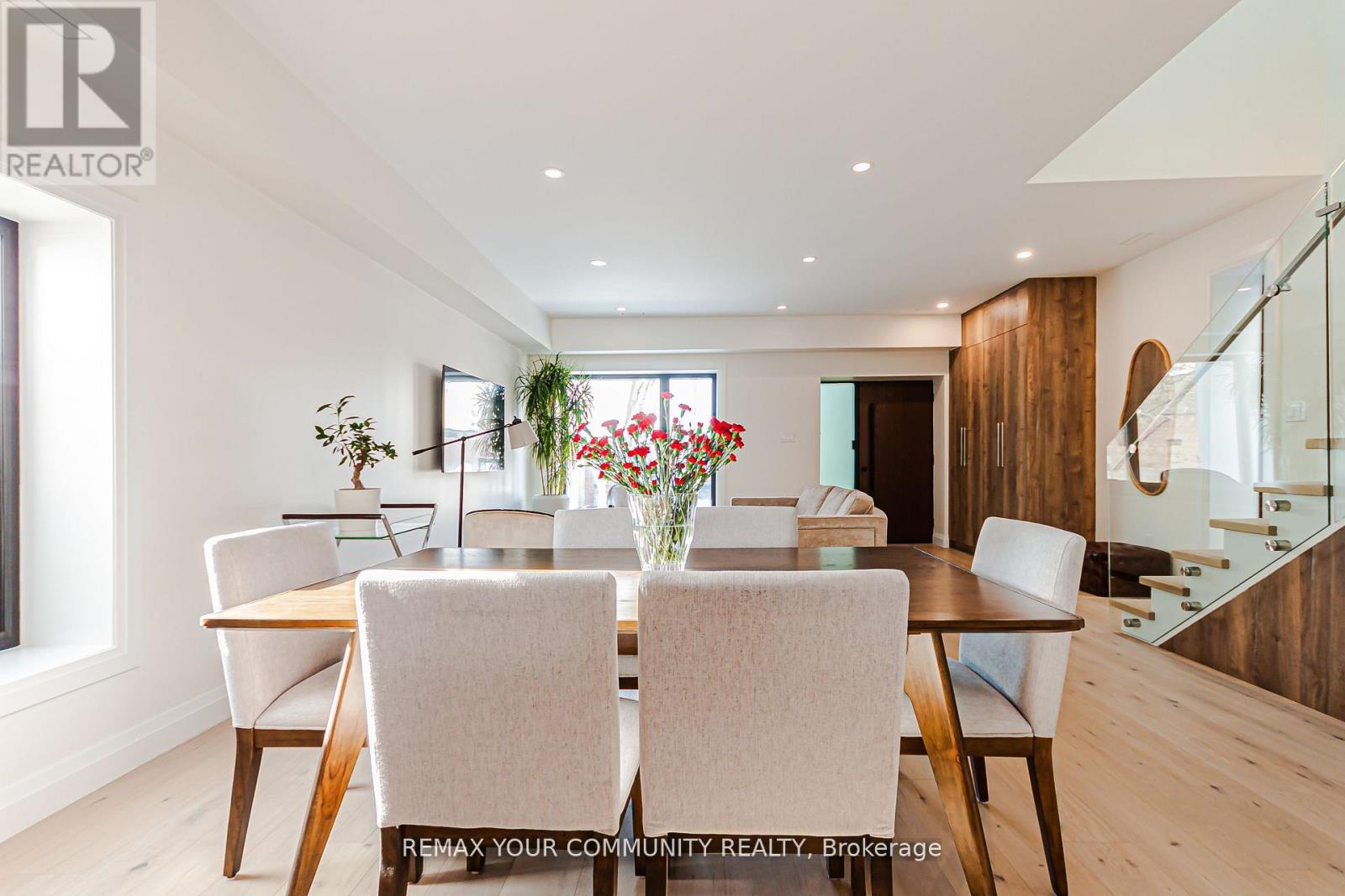 89 Gainsborough Road, Toronto, Ontario  M4L 3C3 - Photo 8 - E13064724