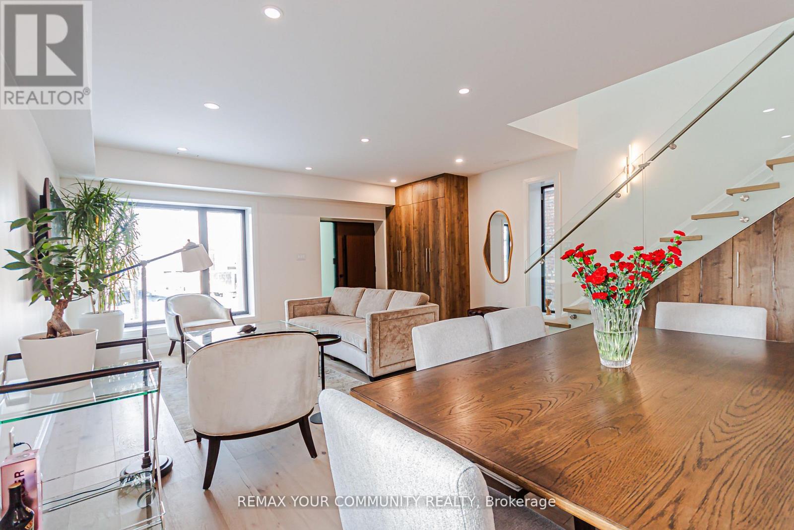 89 Gainsborough Road, Toronto, Ontario  M4L 3C3 - Photo 9 - E13064724