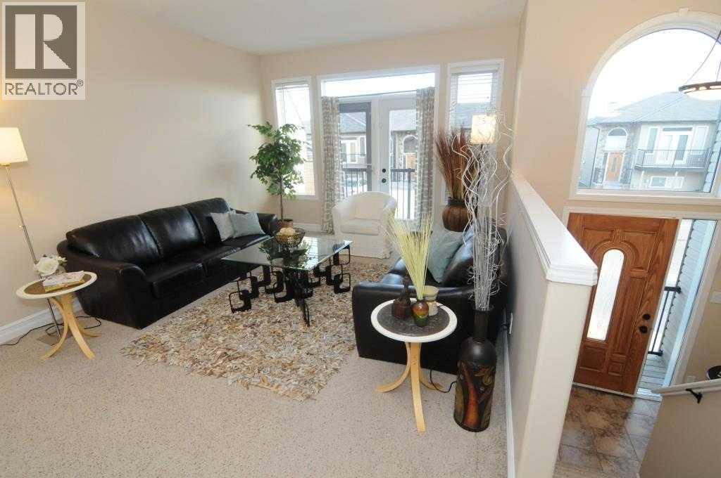 7, 762 Heritage Boulevard W, Lethbridge, Alberta  T1K 0W1 - Photo 3 - A2293953