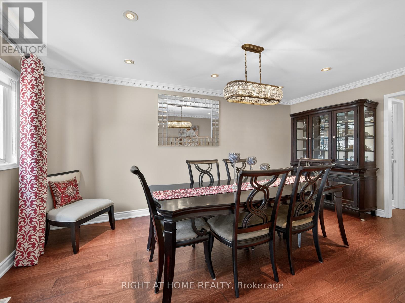 7068 Rosehurst Drive, Mississauga, Ontario  L5N 6Y8 - Photo 9 - W13064528