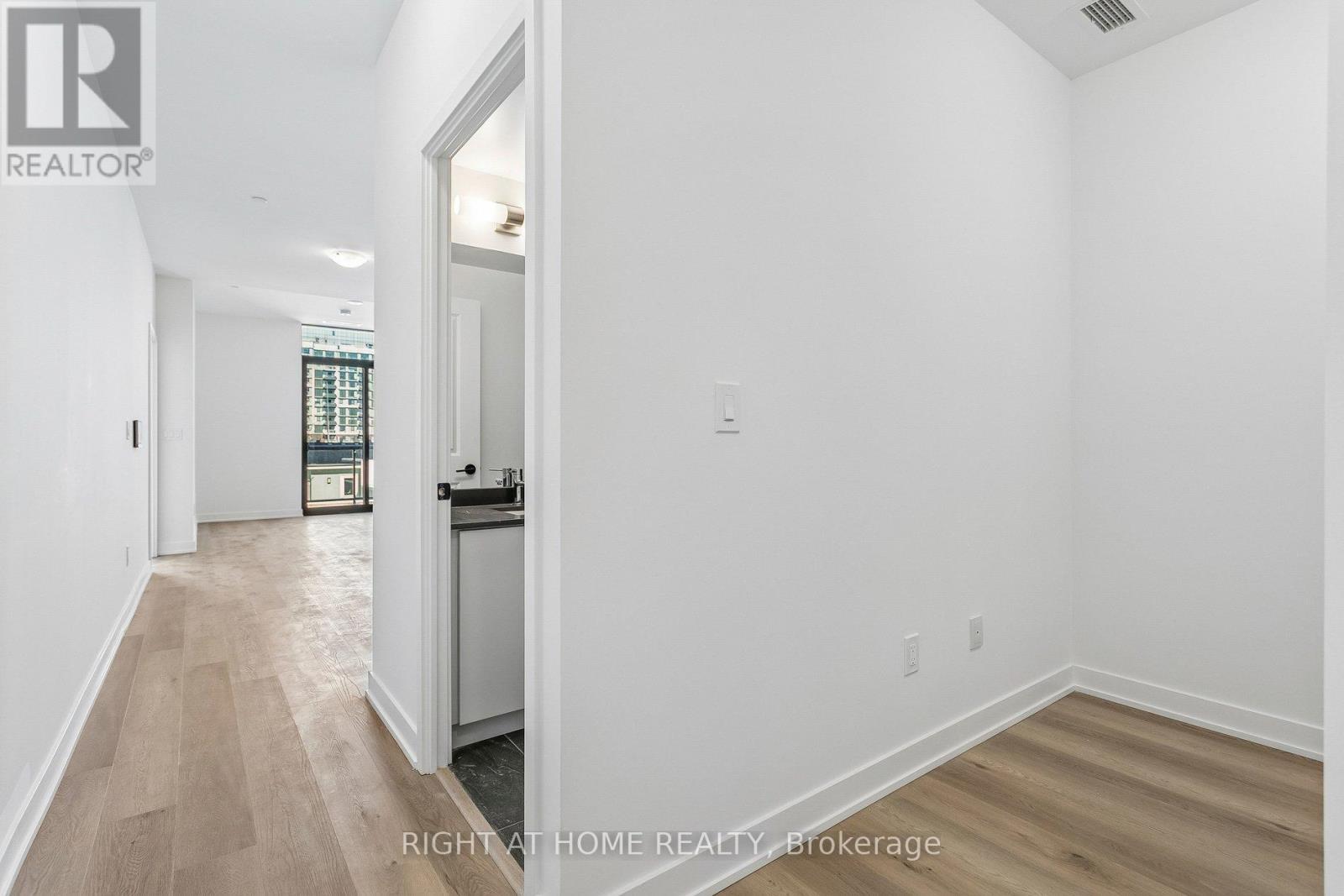 402 - 2075 Lakeshore Road, Burlington, Ontario  L7R 1E2 - Photo 7 - W13064532