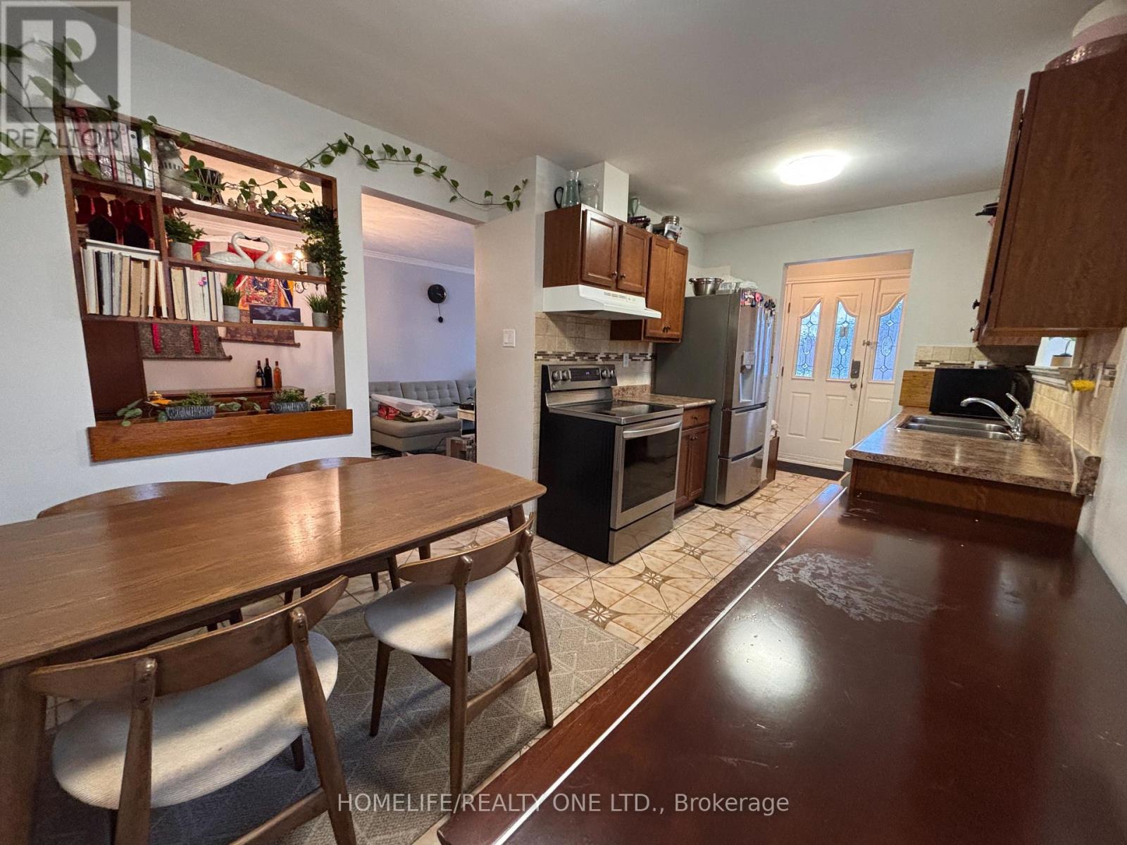 77 Newlin Crescent, Toronto, Ontario  M3L 1X5 - Photo 10 - W13064594