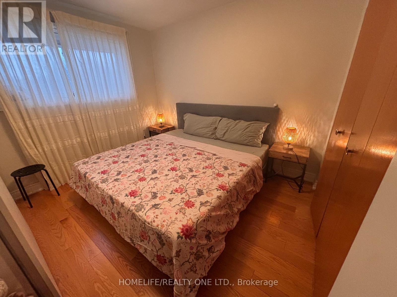 77 Newlin Crescent, Toronto, Ontario  M3L 1X5 - Photo 18 - W13064594