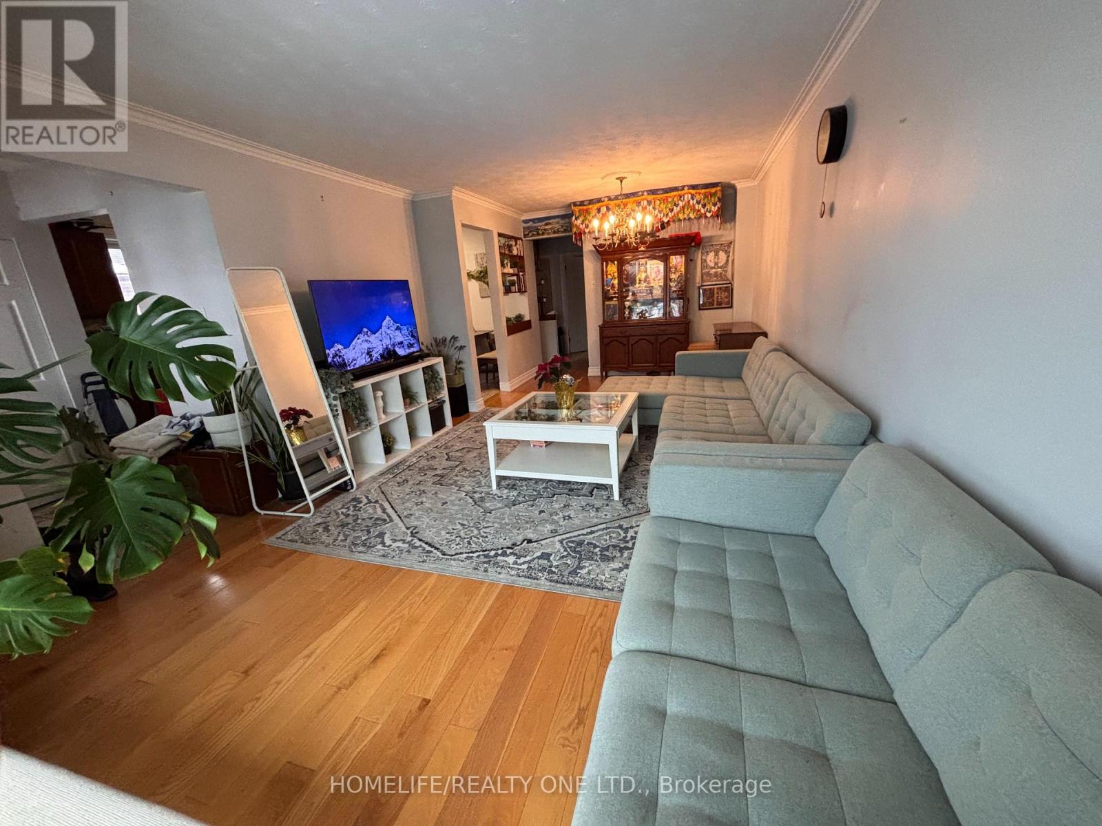 77 Newlin Crescent, Toronto, Ontario  M3L 1X5 - Photo 4 - W13064594