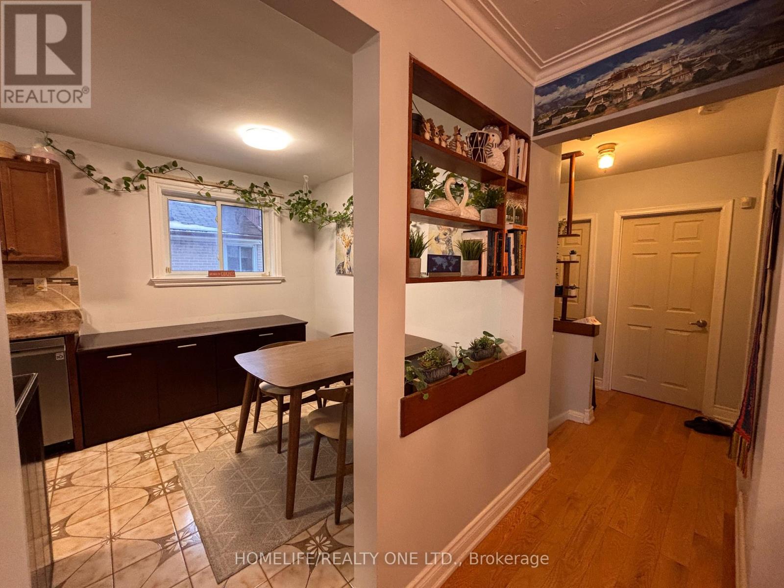 77 Newlin Crescent, Toronto, Ontario  M3L 1X5 - Photo 8 - W13064594