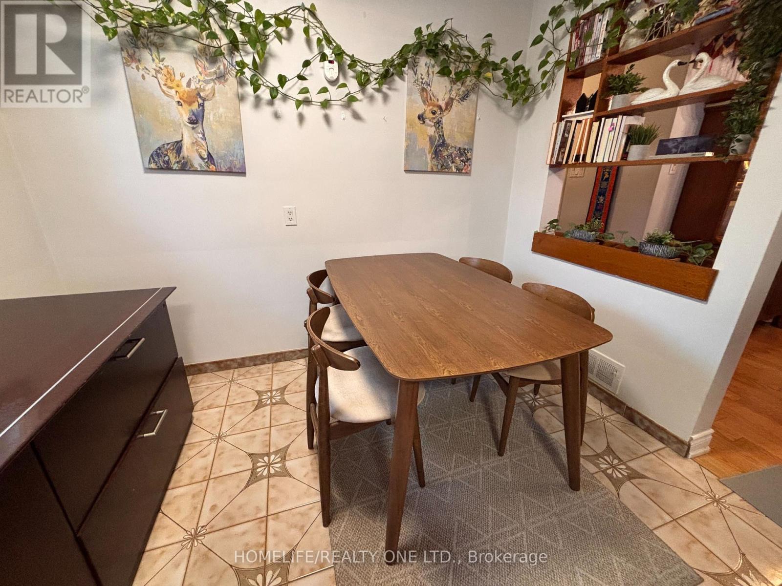 77 Newlin Crescent, Toronto, Ontario  M3L 1X5 - Photo 9 - W13064594