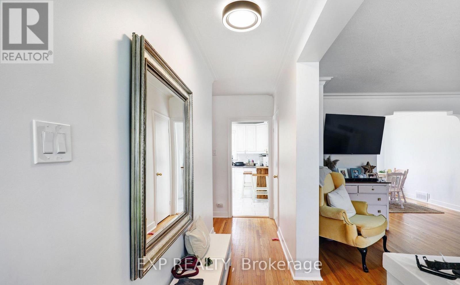 142 Thompson Avenue, Toronto, Ontario  M8Z 3V2 - Photo 2 - W13064606