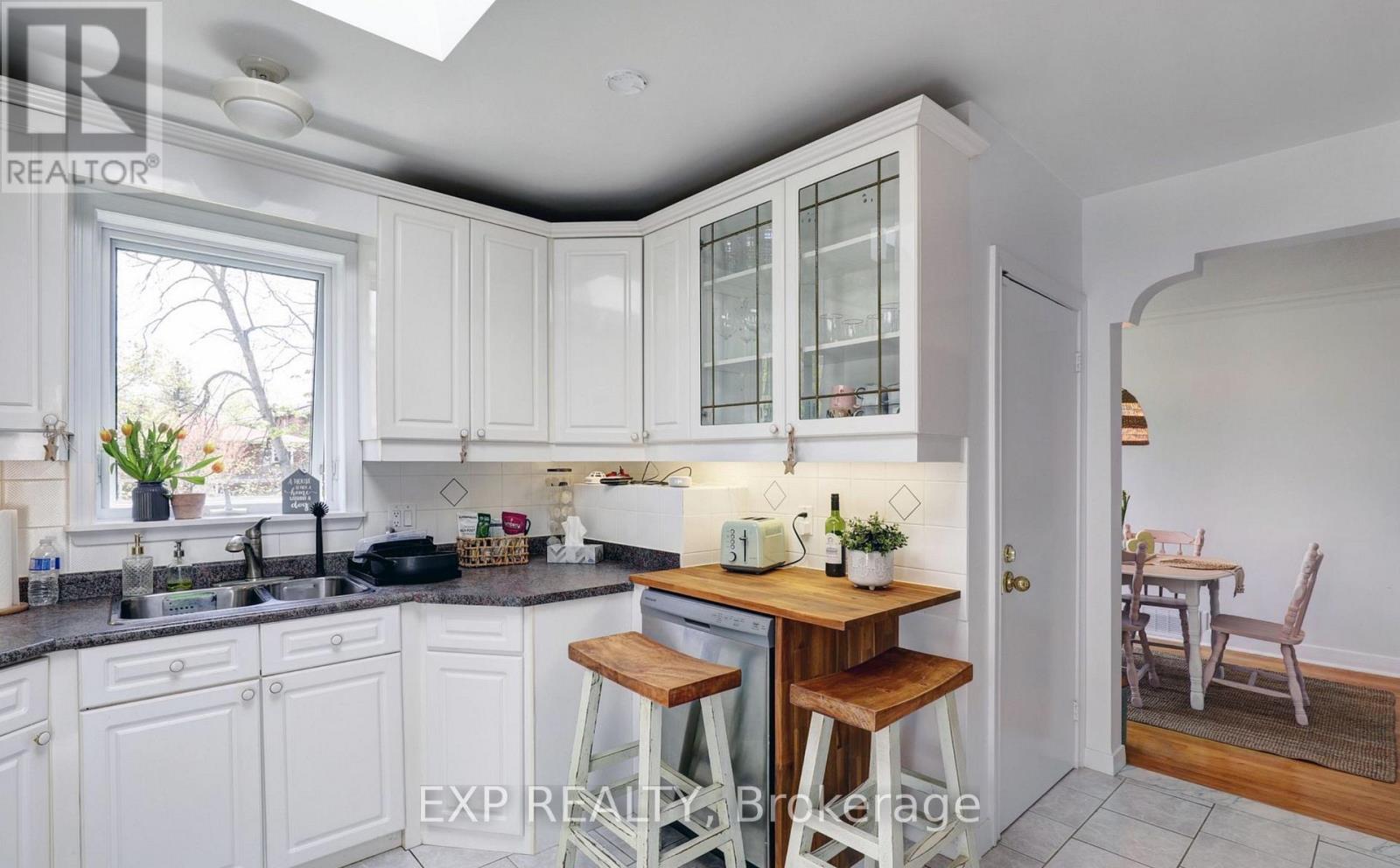 142 Thompson Avenue, Toronto, Ontario  M8Z 3V2 - Photo 9 - W13064606